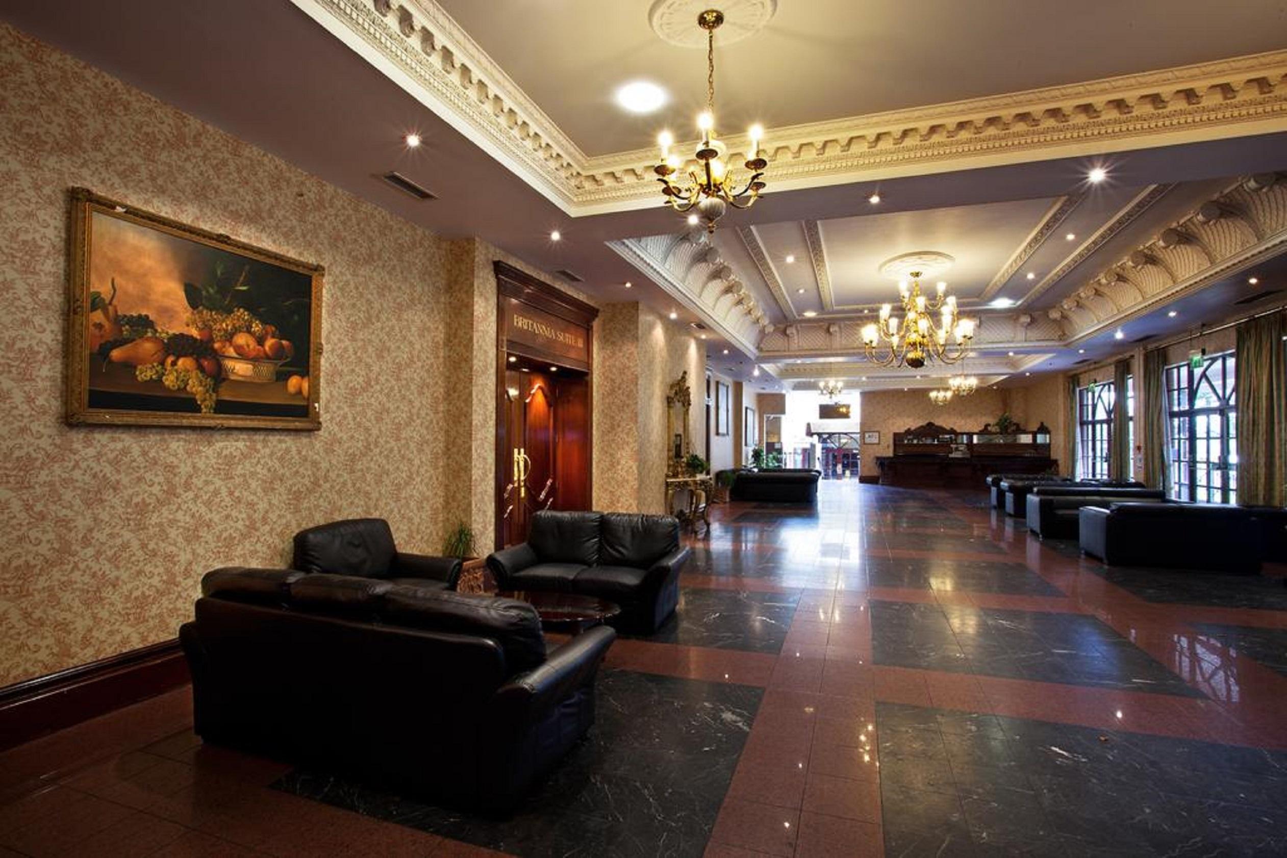 Royal Court Hotel & Spa Coventry Exteriör bild